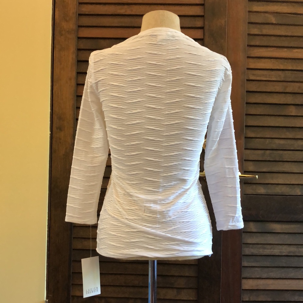 Elegant White Textured Top - Picture 3 of 8